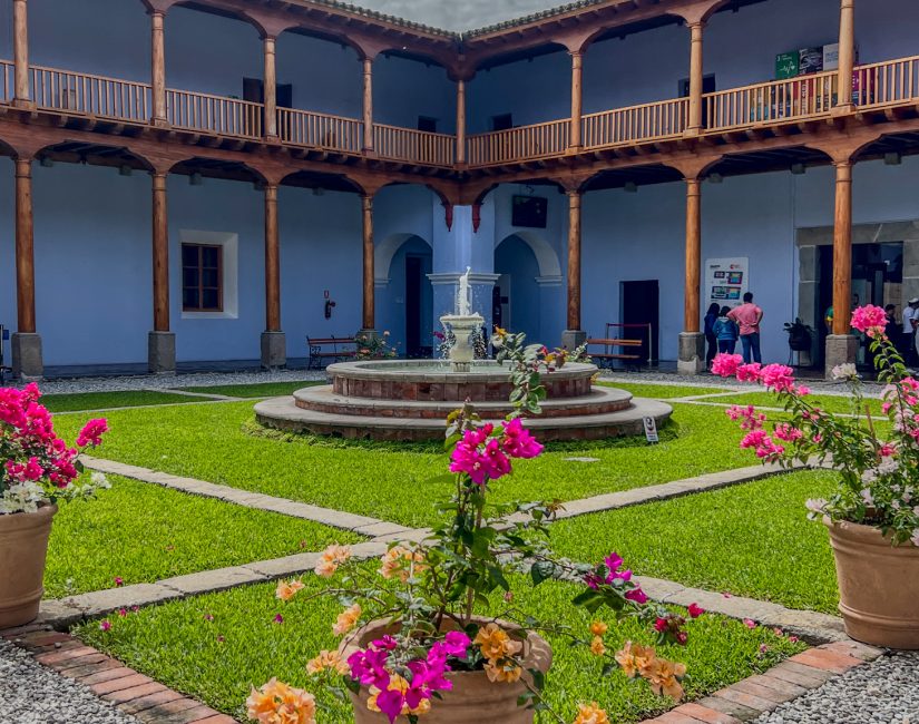 Chiostro azzurro del Convento di Santa Clara ad Antigua