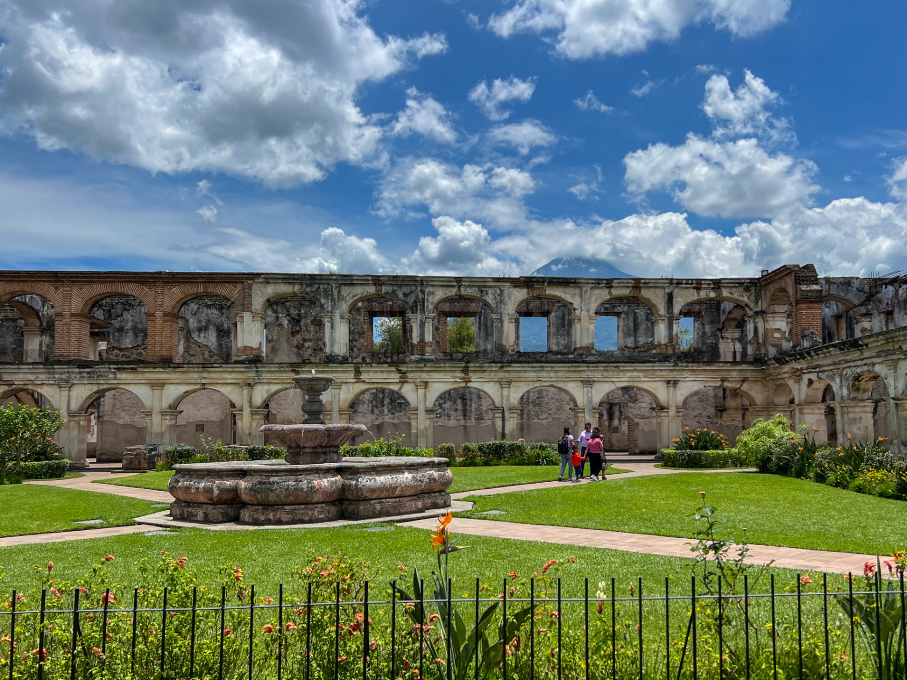Chiostro e rovine del Convento di Santa Clara ad Antigua
