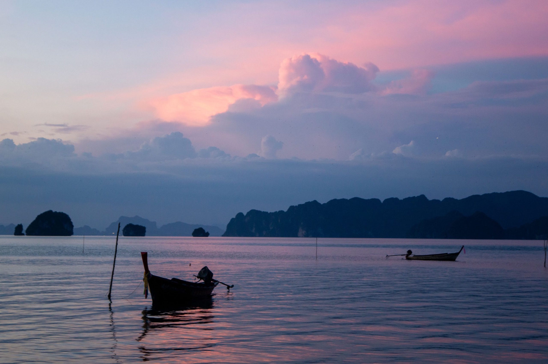 Longtail boat al tramonto a Krabi